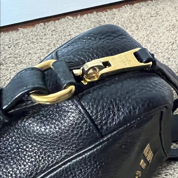 3308 Prada Black Leather Shoulder Bag with Gold Details - Picture 4 of 8